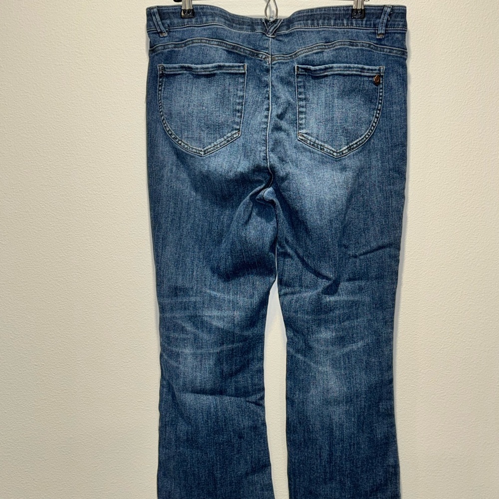 Democracy Blue Denim Cropped Jeans - Picture 7 of 10